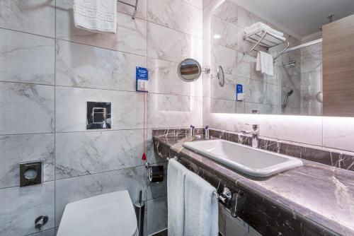 TRYP By Wyndham Istanbul Sisli Hotel Room Type - Standard Room , No Window, First Floor TRYP By Wyndham Istanbul Sisli Hotel Room Type - Standard Room , No Window, First Floor