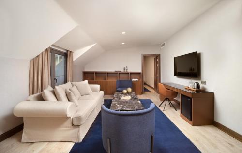 TRYP By Wyndham Istanbul Sisli Hotel Room Type - King Suite TRYP By Wyndham Istanbul Sisli Hotel Room Type - King Suite