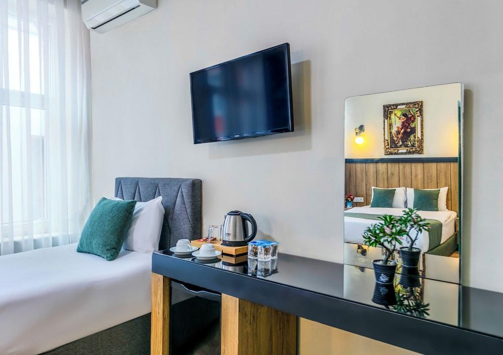 La Pera Suites Room Type - Standard Triple Room
