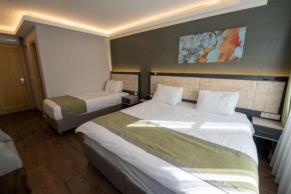 Best Hotel Kadikoy Room Type - Deluxe Triple Room