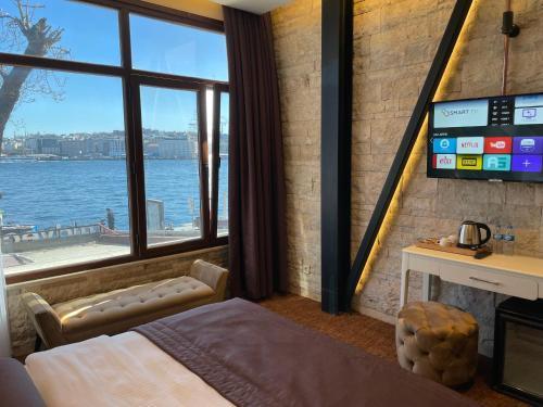 Weingart Seaside Hotel - Tap to explore photos