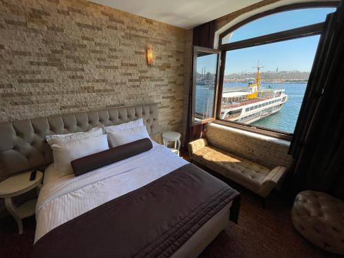 Weingart Seaside Hotel - Tap to explore photos