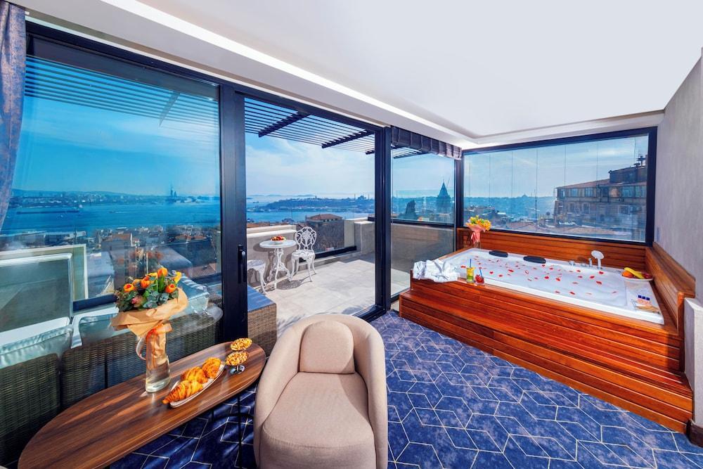 Ring Stone Hotels Bosphorus Room Type - Deluxe Room, 1 King Bed, Sea View