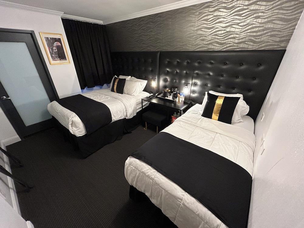 Hotel Richland LES Room Type - Deluxe Twin Beds Room