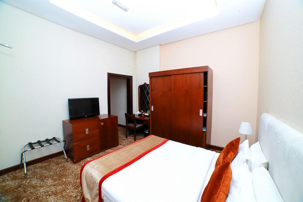 GREEN GARDEN HOTEL Room Type - Classic Room, 1 Queen Bed, Non Smoking, City View
