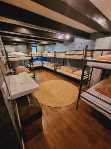 Amsterdam Downtown Hotel Canal View Room Type - 10-Bed Mixed Dormitory Room