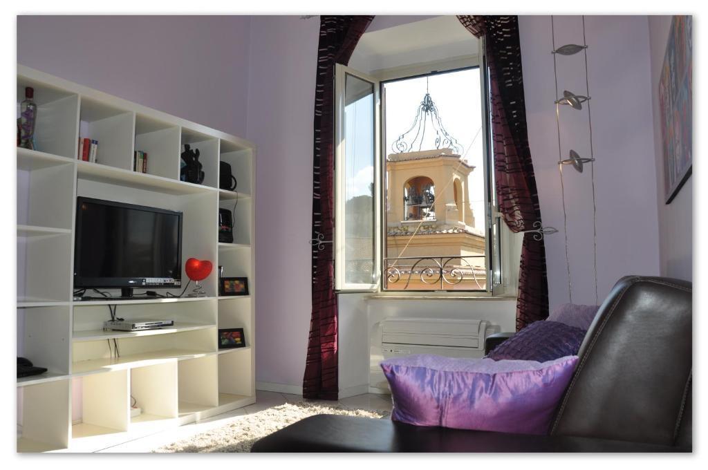 Valentina Vatican Apartment - Tap to explore photos