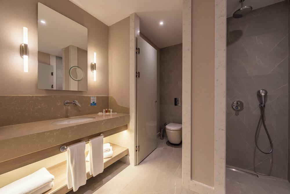 Ramada Encore by Wyndham Istanbul Bayrampasa - Tap to explore photos