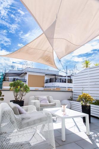 Glamroom Luxury Terrace - Tap to explore photos