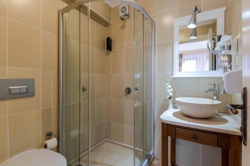 Agora Guesthouse Room Type - Twin Room with Private Bathroom