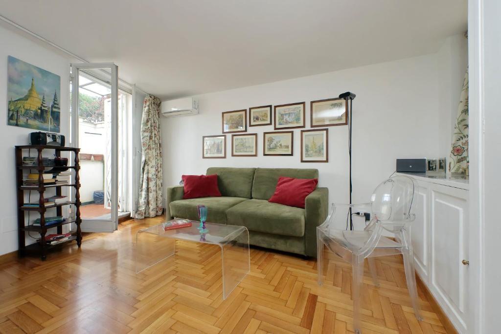 Lovely Apartment Via Sistina - Tap to explore photos
