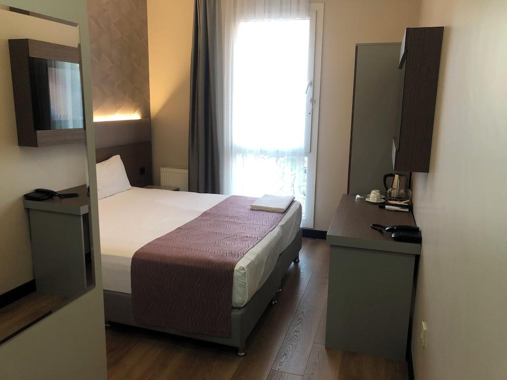 Niconya Port Suite&Hotel Room Type - Deluxe Double Room