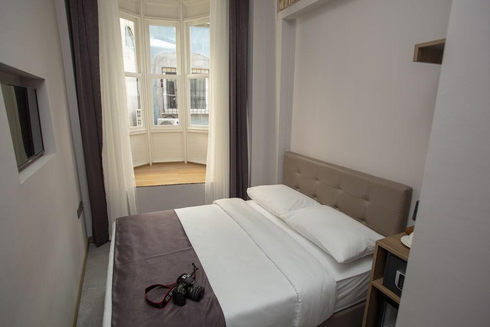 Jurnal Hotel Room Type - Economy Double Room