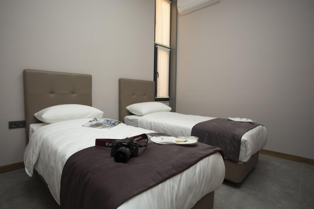 Jurnal Hotel Room Type - Standard Twin Room