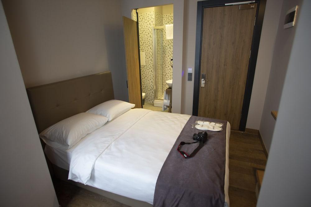 Jurnal Hotel Room Type - Standard Double Room