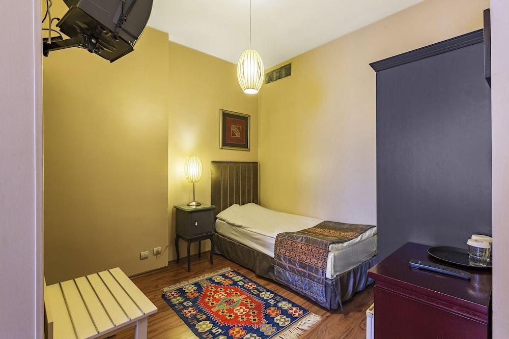 Hotel Fehmi Bey Room Type - Triple Room Hotel Fehmi Bey Room Type - Triple Room