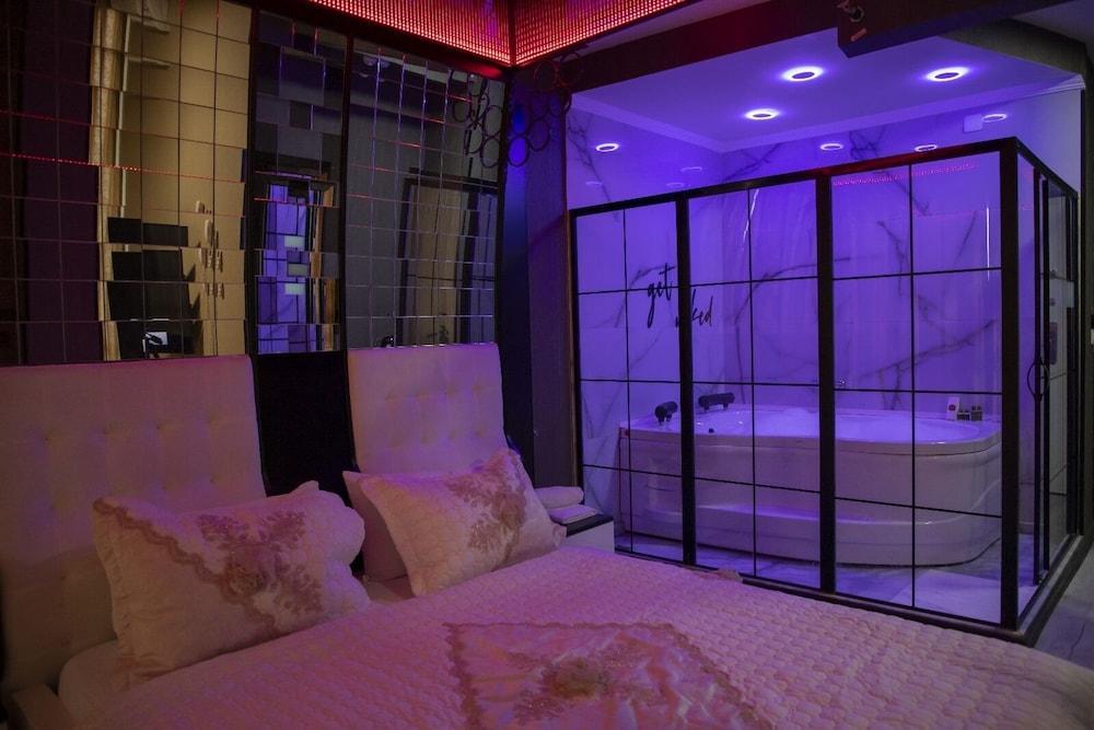 Hera Suite Ataşehir Room Type - Premium Studio Suite, 1 Queen Bed, Smoking