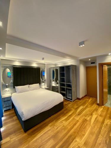 KAYA HOTEL BEYOGLu Room Type - Queen Room with Balcony KAYA HOTEL BEYOGLu Room Type - Queen Room with Balcony