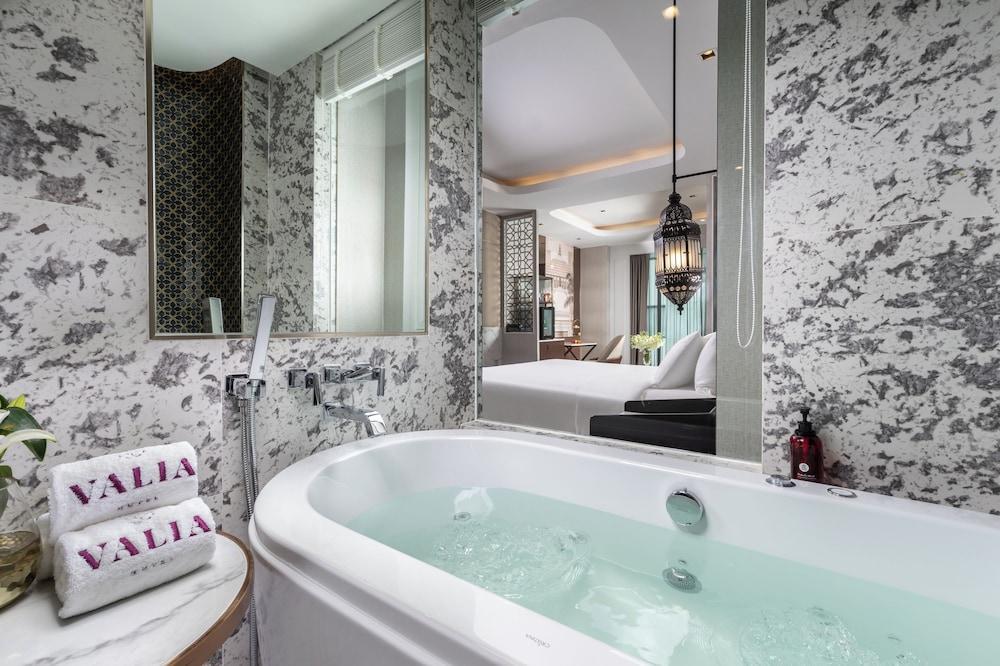 Valia Bangkok Sukhumvit 24 by Kingston Hotels Room Type - Jacuzzi Suite