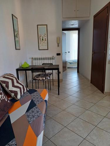 Pretty Little Apartment - Tap to explore photos