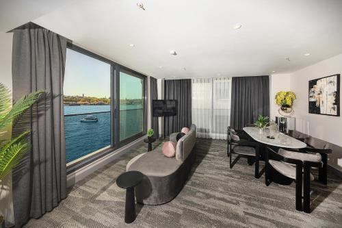 Pera Bosphorus Hotel Room Type - Presidential Suite Room with Bosphorus View Pera Bosphorus Hotel Room Type - Presidential Suite Room with Bosphorus View