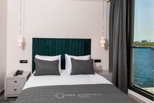Pera Bosphorus Hotel Room Type - Double Room with Partial Sea View