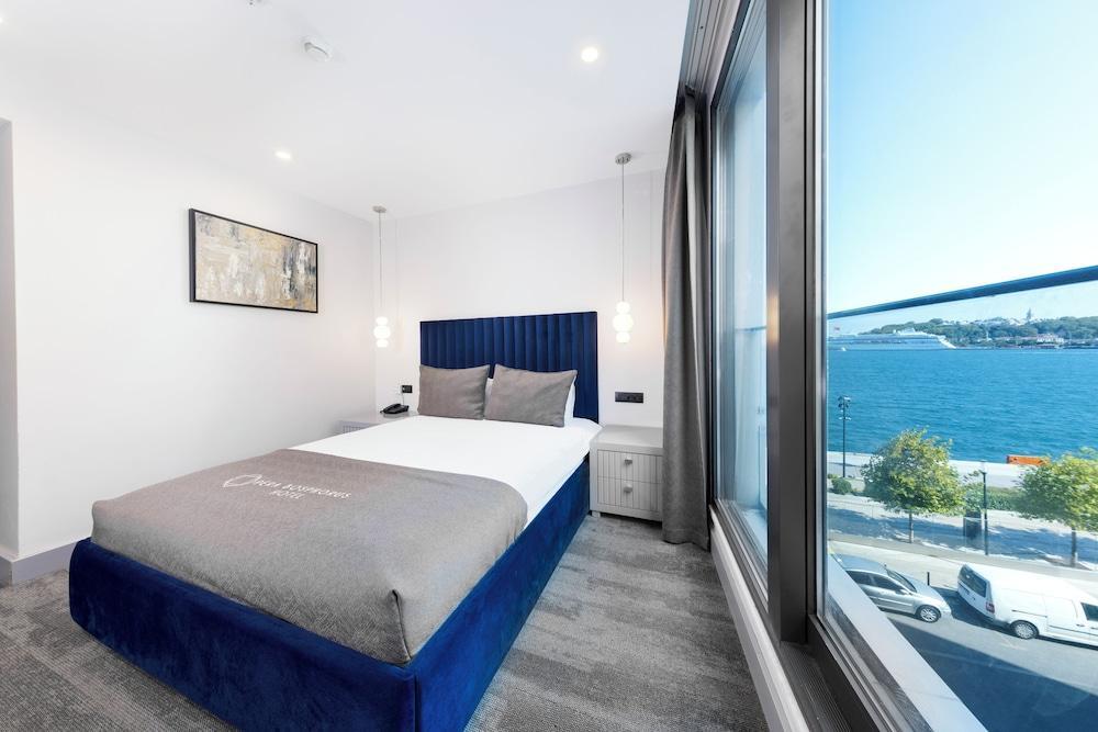 Pera Bosphorus Hotel Room Type - Standard Room, Partial Sea View