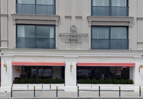 Pera Bosphorus Hotel - Tap to explore photos