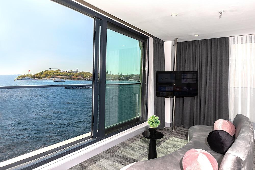 Pera Bosphorus Hotel - Tap to explore photos