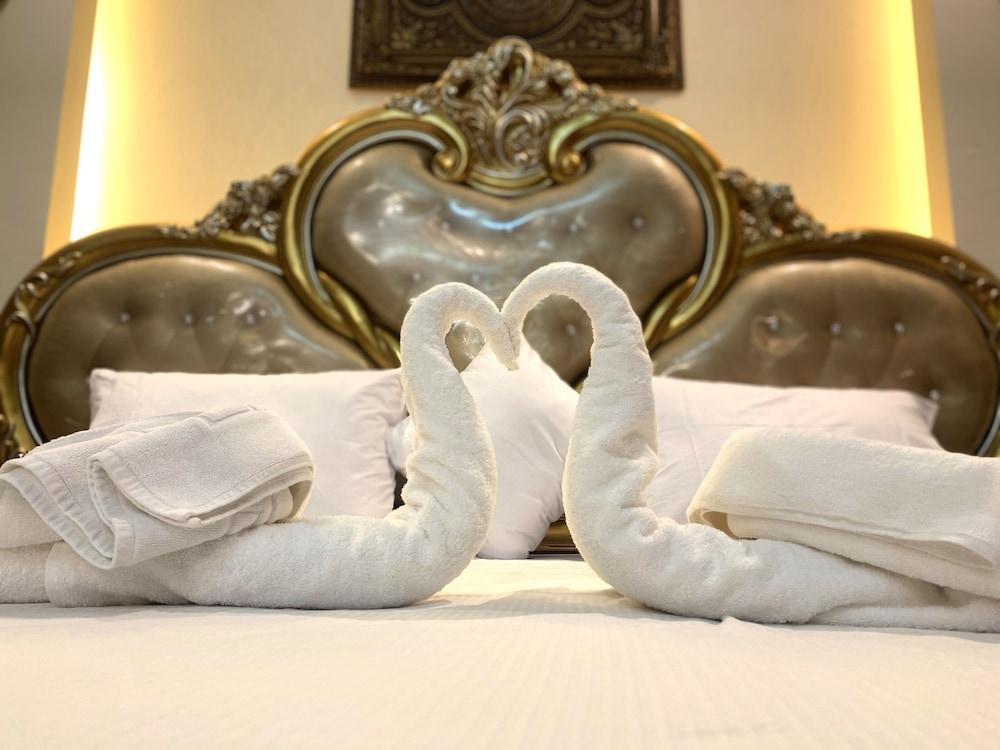 Majestic Hotel Room Type - Premium Room