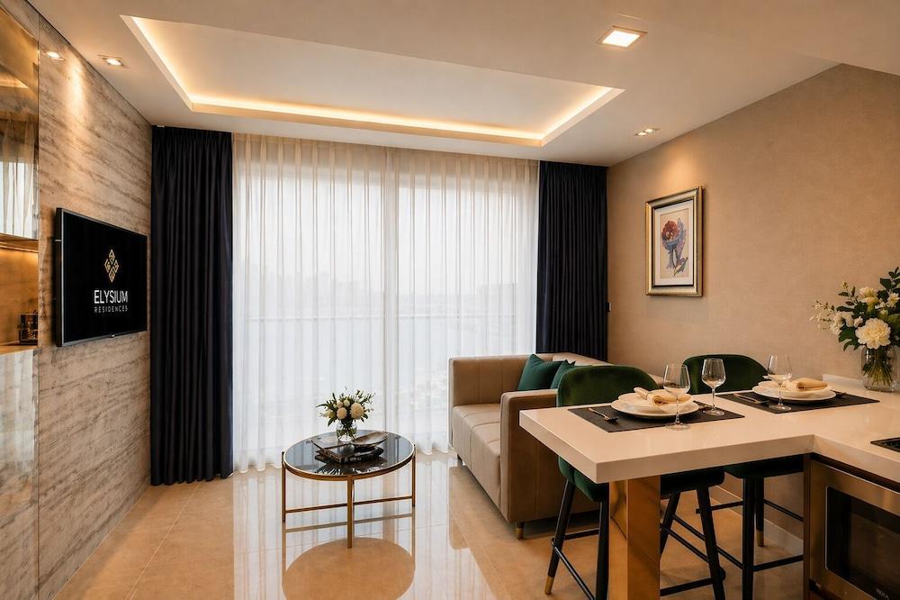 The Elysium Pratumnak Pattaya - By SHG Room Type - Suite, city view