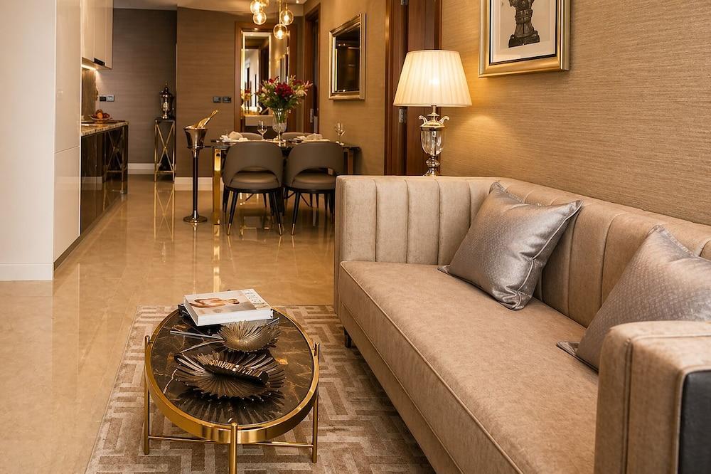 The Elysium Pratumnak Pattaya - By SHG Room Type - Grande Deluxe 2 Bedroom Suite, Urban view