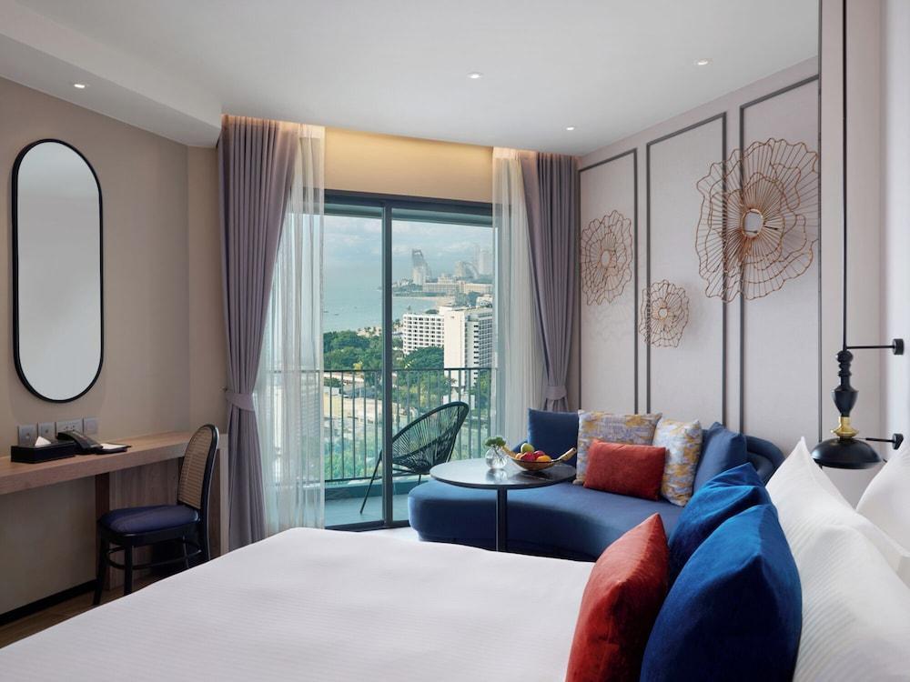 Somerset Pattaya Room Type - Deluxe Room King with Seaview
