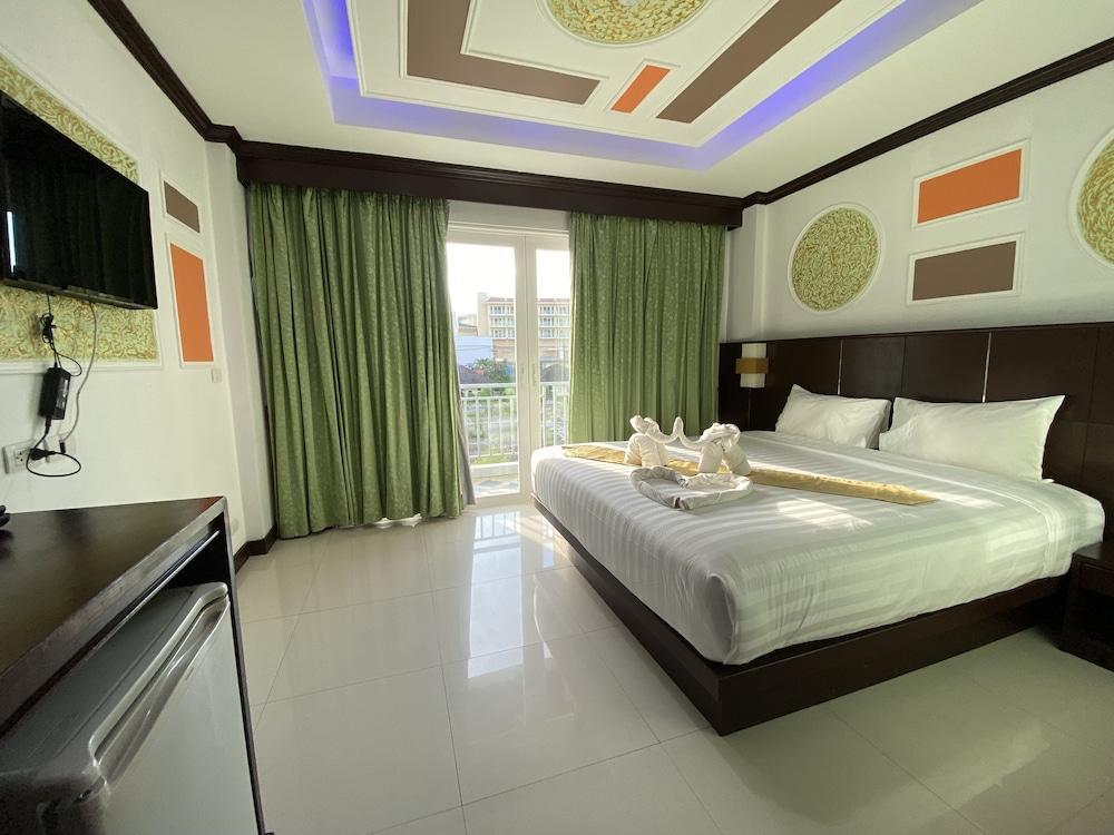 77 Patong Hotel & Spa Room Type - Deluxe Double Room, 1 King Bed, Non Smoking, City View 77 Patong Hotel & Spa Room Type - Deluxe Double Room, 1 King Bed, Non Smoking, City View