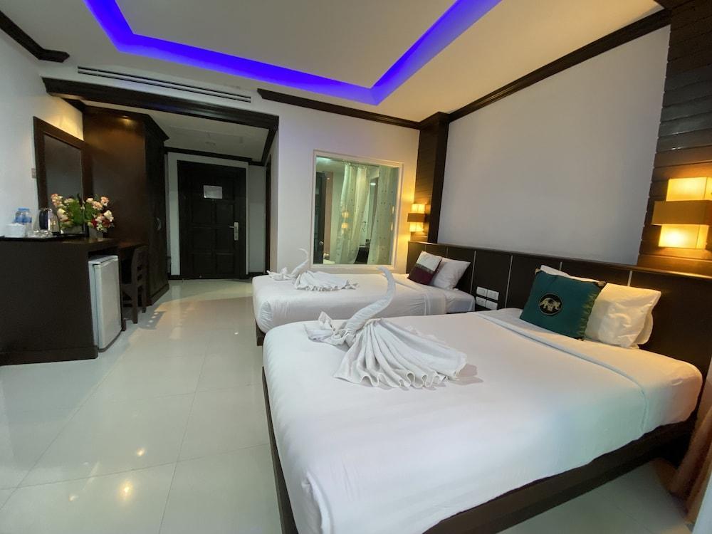 77 Patong Hotel & Spa Room Type - Deluxe Twin Room, 2 Twin Beds, Non Smoking, City View 77 Patong Hotel & Spa Room Type - Deluxe Twin Room, 2 Twin Beds, Non Smoking, City View