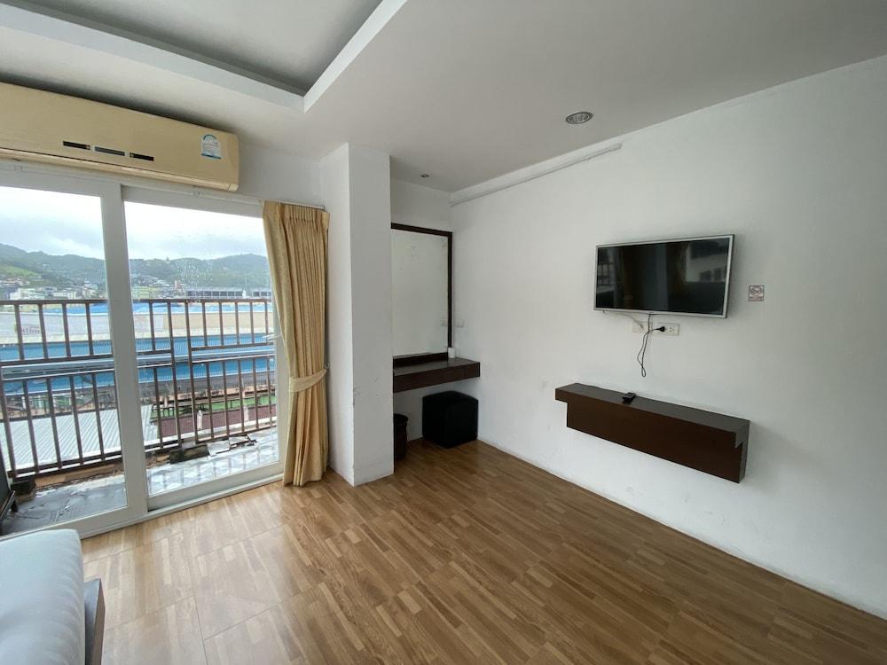 77 Patong Hotel & Spa Room Type - Junior Suite, 1 Bedroom, Non Smoking, Pool Access 77 Patong Hotel & Spa Room Type - Junior Suite, 1 Bedroom, Non Smoking, Pool Access