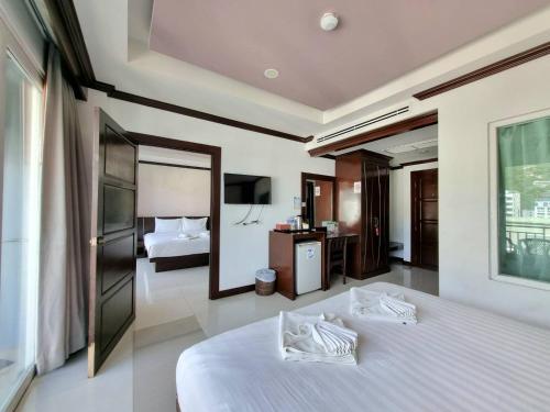 77 Patong Hotel & Spa - Tap to explore photos