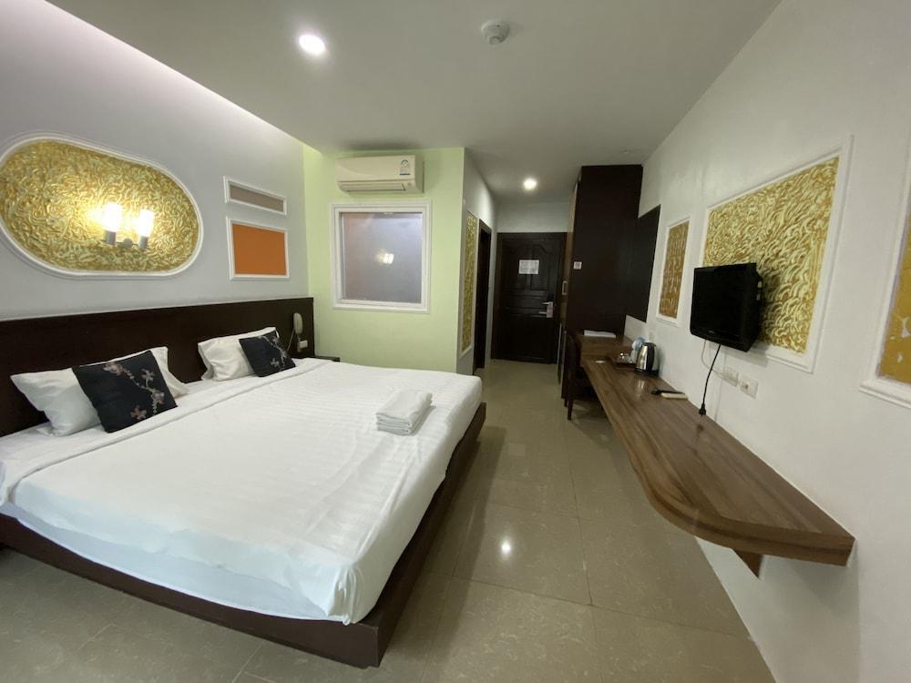 77 Patong Hotel & Spa Room Type - Superior Double Room, 1 King Bed, Non Smoking, City View 77 Patong Hotel & Spa Room Type - Superior Double Room, 1 King Bed, Non Smoking, City View
