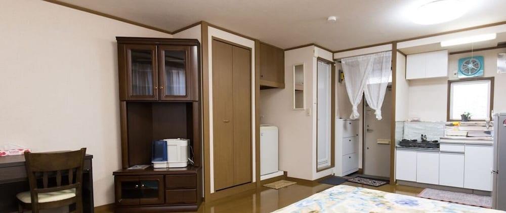 Centrally Located Deluxe Furnished.4 - Tap to explore photos
