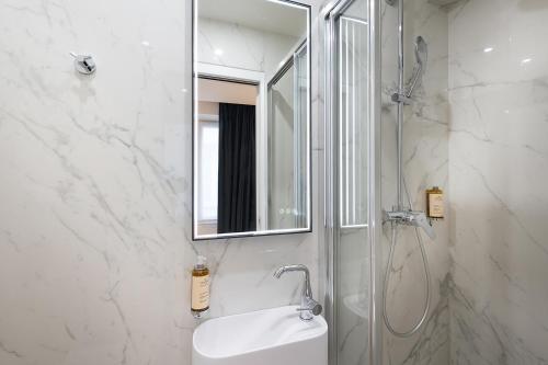 Hotel au coeur des Arts et Metiers Room Type - Double Room with Courtyard View