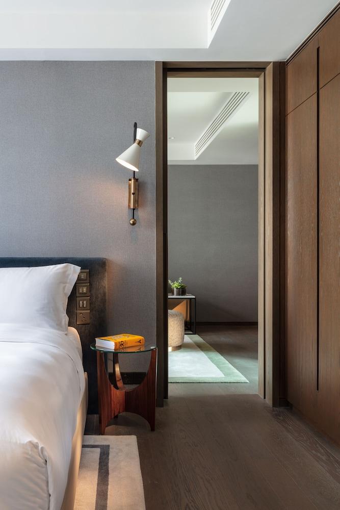 The Hari Hong Kong, Vignette Collection by IHG Room Type - Suite, 1 King Bed (The Library Suite)