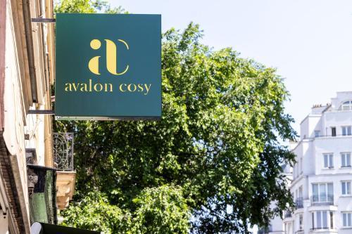 Avalon Cosy Hotel Paris Gare du Nord - Tap to explore photos