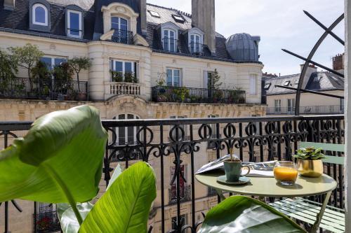 Avalon Cosy Hotel Paris Gare du Nord - Tap to explore photos