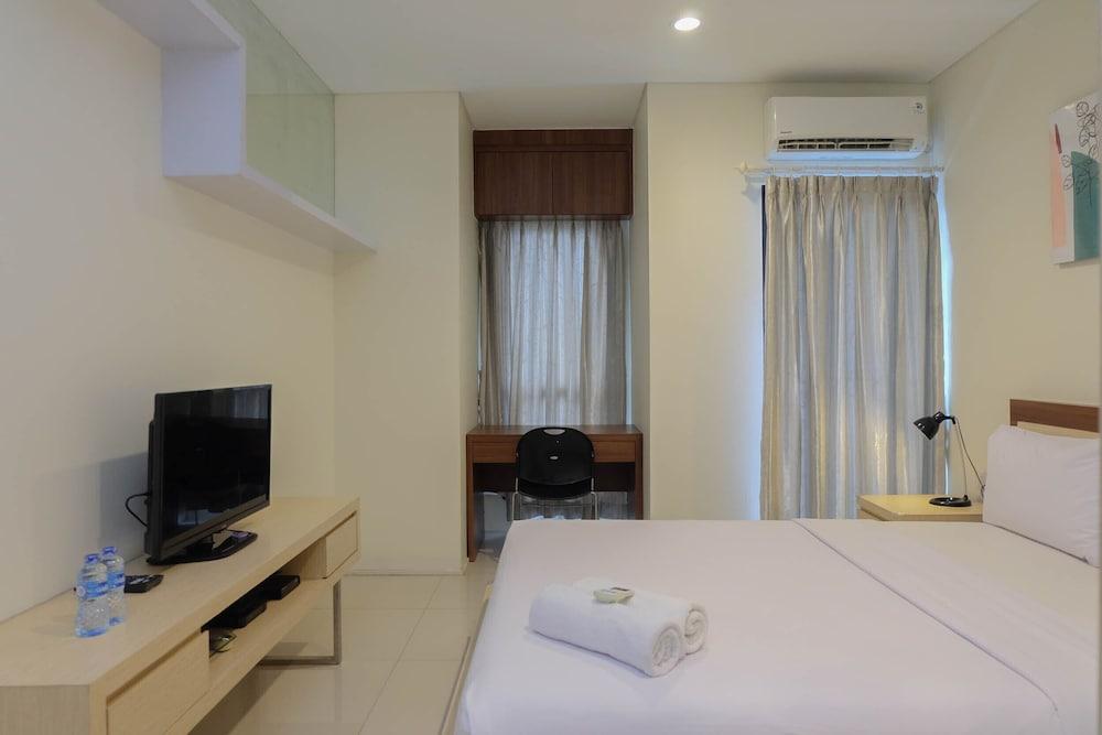 Nice And Comfy Studio Tamansari Semanggi Apartment Room Type - Room