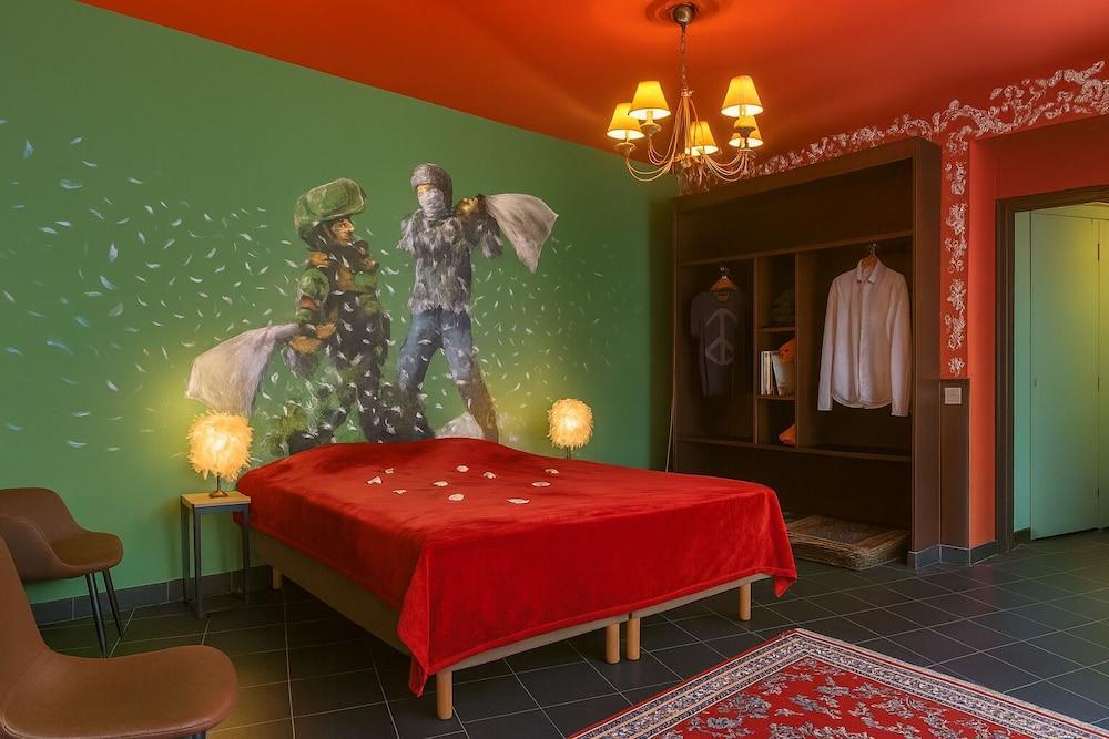The Walled off Hotel Paris Room Type - Superior Double Room
