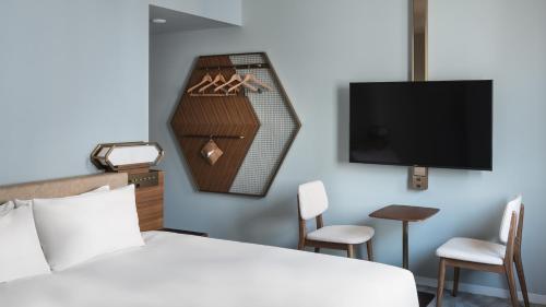 BESPOKE HOTEL Shinjuku - Tap to explore photos