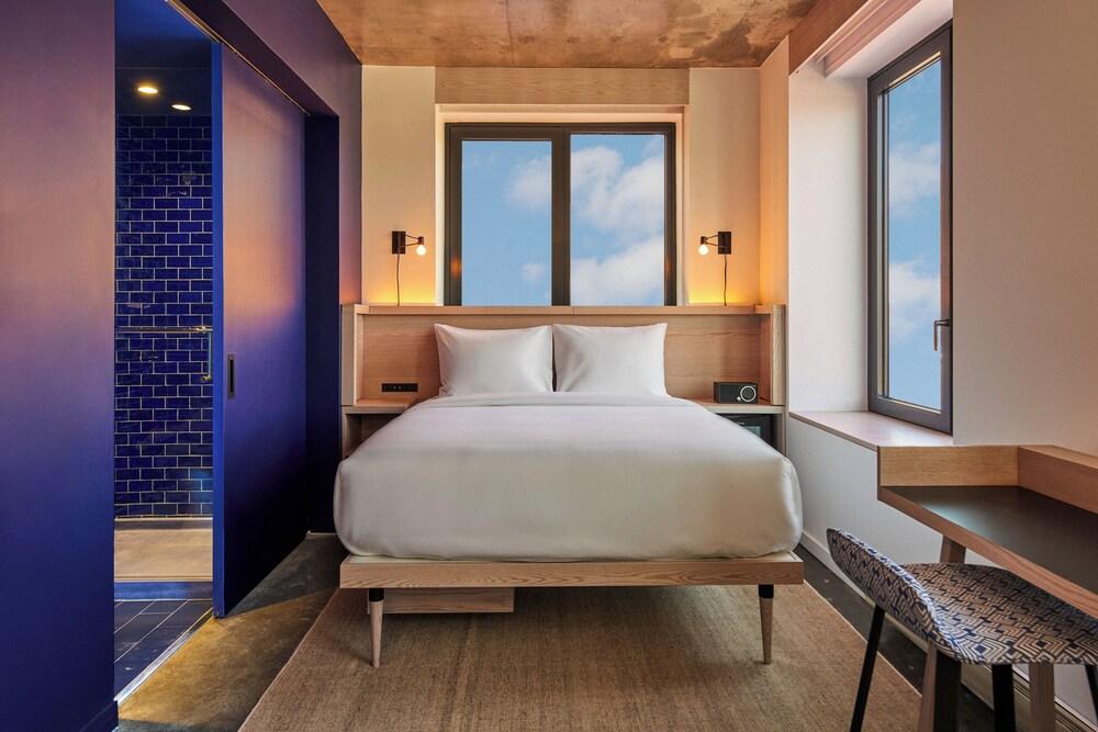 Radio Hotel Room Type - Radio Deluxe Queen Room