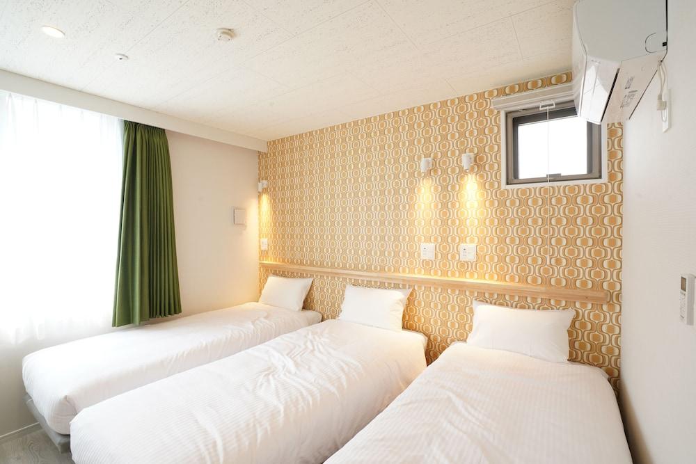 U-Hotel Takadanobaba Room Type - Deluxe Triple Room