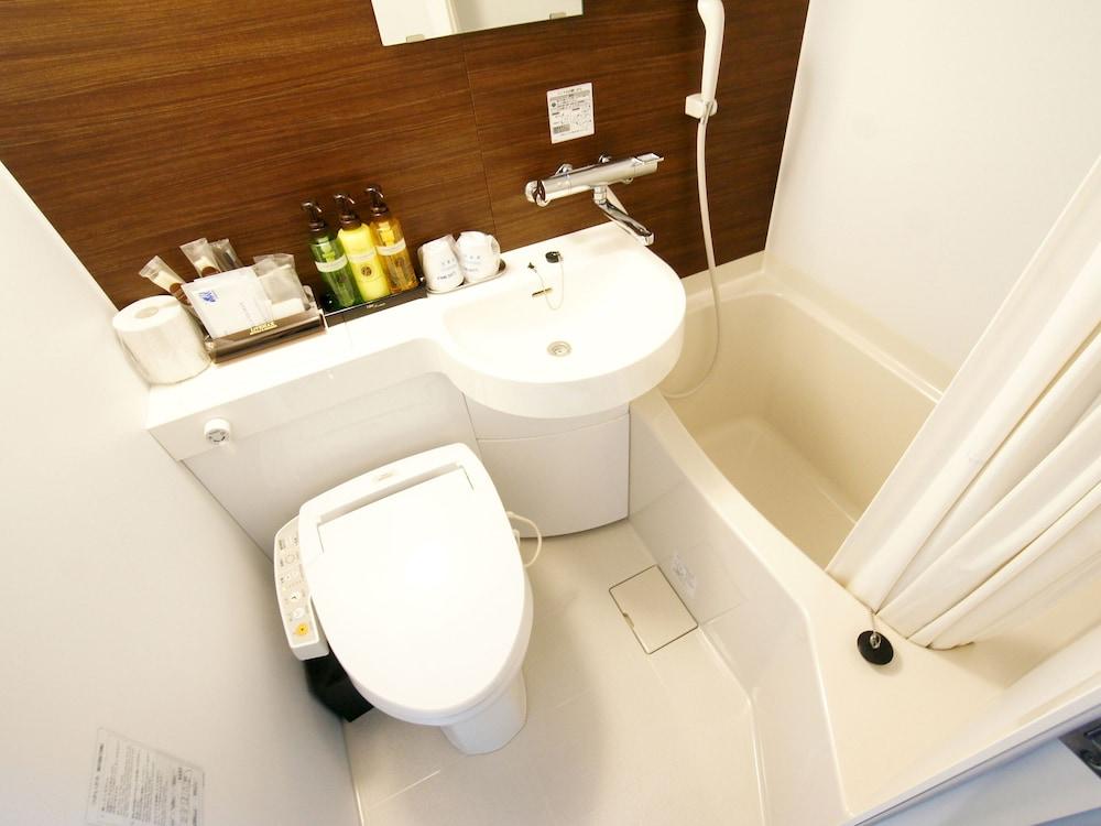 HOTEL LiVEMAX Kasai Ekimae - Tap to explore photos