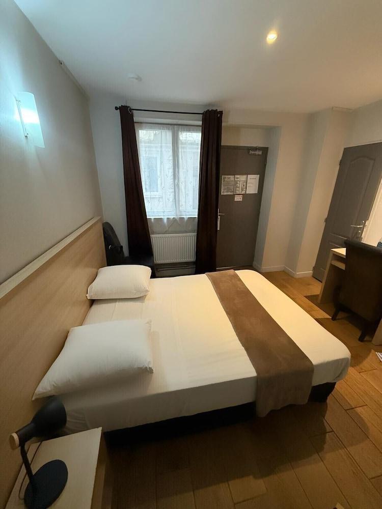 Lafayette Hotel Room Type - Basic Double Room